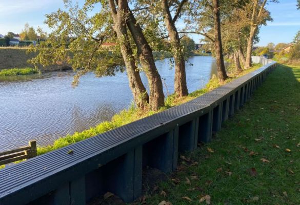 vinyl sheet piles used as flood protection structure