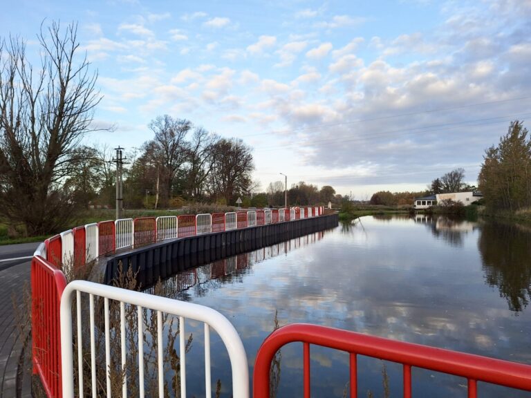 Vinyl sheet piles used as embankment reinforcement along a road