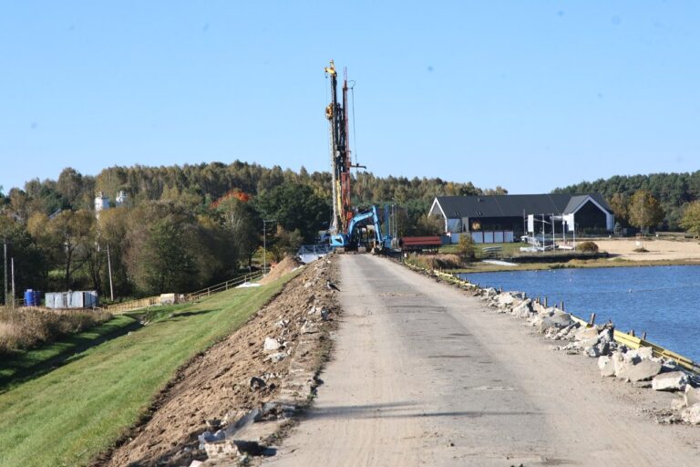 grodzice winylowe z uszczelką montowane w zawiesinie bentonitowo-cementowej
